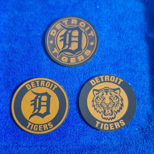 Three tigers leather round - three,
